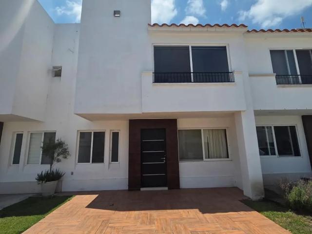 Casa en renta en Residencial Puerta de Piedra, Celaya, Guanajuato