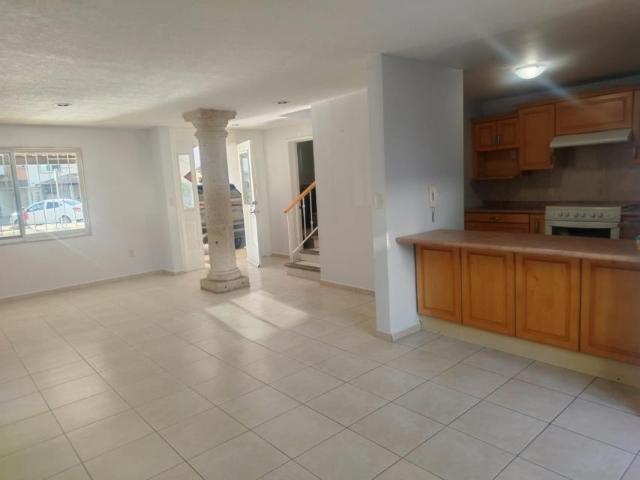 CASA EN RENTA EN RESIDENCIAL PUERTAS DE LA ALBORADA