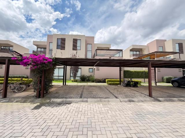 Casa en Renta en Residencial Quinta Jacarandas, Colonia La Michoacana, Metepec, Estado de México