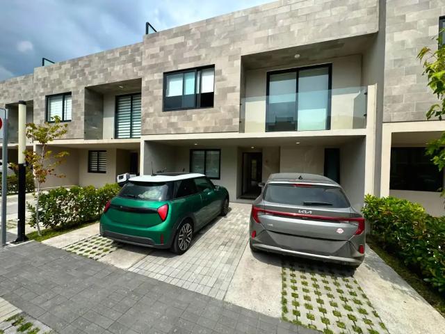 CASA EN RENTA EN RESIDENCIAL TULIPANES, SAN MATEOA ATENCO
