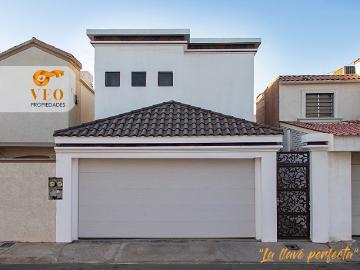 ¡Casa en Renta en Residencial Villanova Diamante!