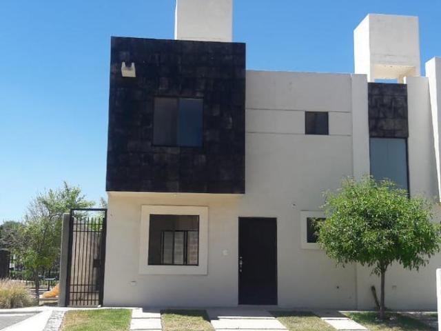 CASA EN RENTA EN RINCONES DEL MARQUES