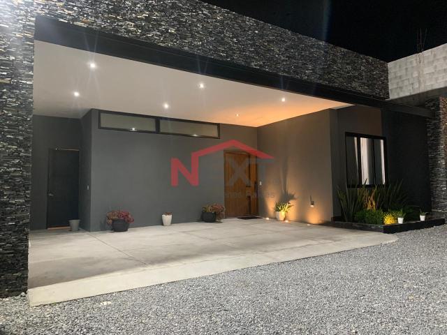 Casa en Renta en Saltillo, El Campanario,, 3 recámaras, 2.5 baños, 250.00 m2 terreno, 300.00 m2 construcción