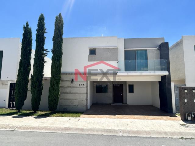 Casa en Renta en Saltillo, Las Misiones,, 3 recámaras, 3.5 baños, 260.00 m2 terreno, 351.00 m2 construcción
