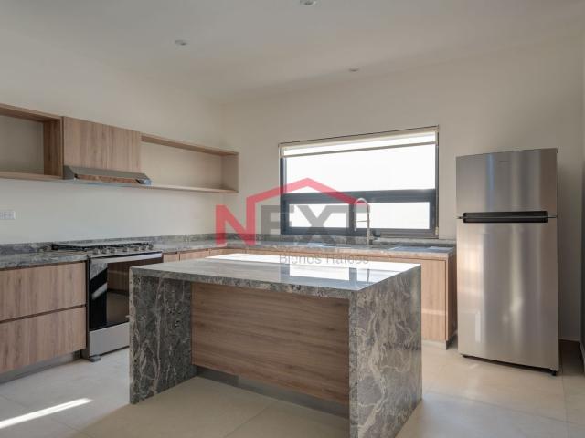 Casa en Renta en Saltillo, Los Siller,, 3 recámaras, 3.5 baños, 200.00 m2 terreno, 200.00 m2 construcción