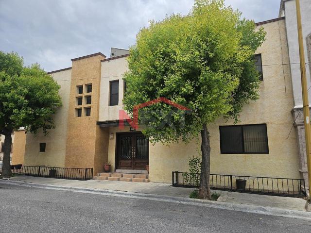Casa en Renta en Saltillo, Portal de Aragón,, 4 recámaras, 4.5 baños, 260.00 m2 terreno, 300.00 m2 construcción