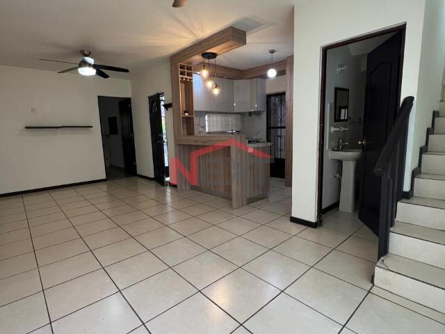 Casa en Renta en Saltillo, Real del Sol,, 4 recámaras, 2.0 baños, 110.00 m2 terreno, 120.00 m2 construcción