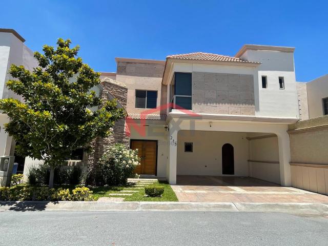 Casa en Renta en Saltillo, Rincón de Sayavedra,, 3 recámaras, 2.0 baños, 235.00 m2 terreno, 250.00 m2 construcción