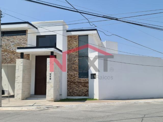 Casa en Renta en Saltillo, Valle San Agustin,, 3 recámaras, 4.0 baños, 645.00 m2 terreno, 575.00 m2 construcción