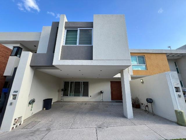 casa en renta en san angel ii con estudio