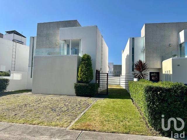 Casa en Renta en San Miguel Totocuitlapilco, Metepec, México
