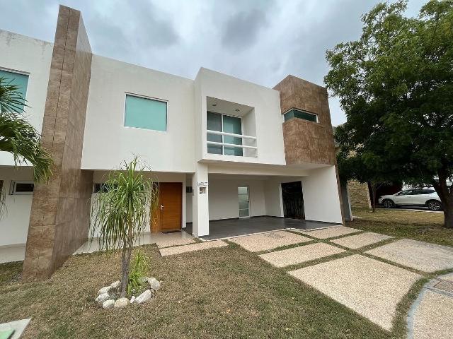 CASA EN RENTA EN SAN PATRICIO