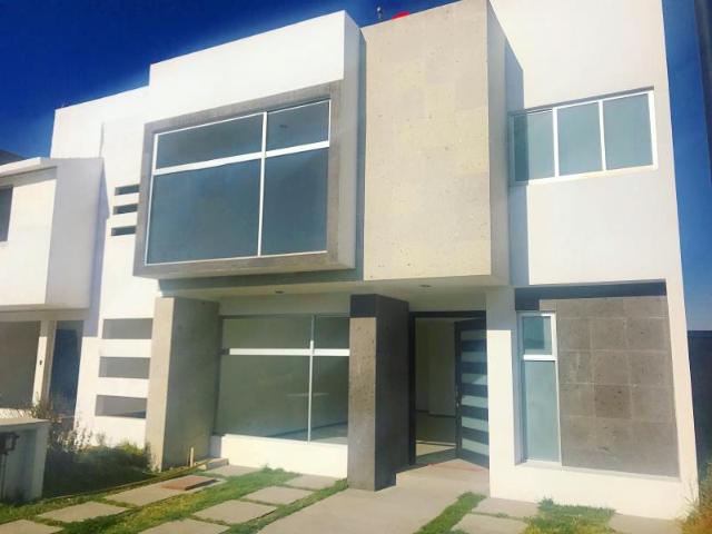 Casa en renta en Santa Cruz Otzacatipan, Toluca, México