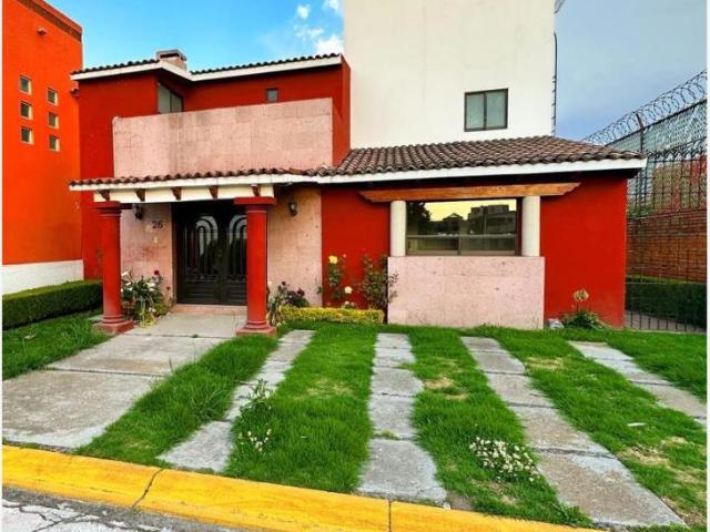 Casa en renta en Santa Cruz Otzacatipan, Toluca, México