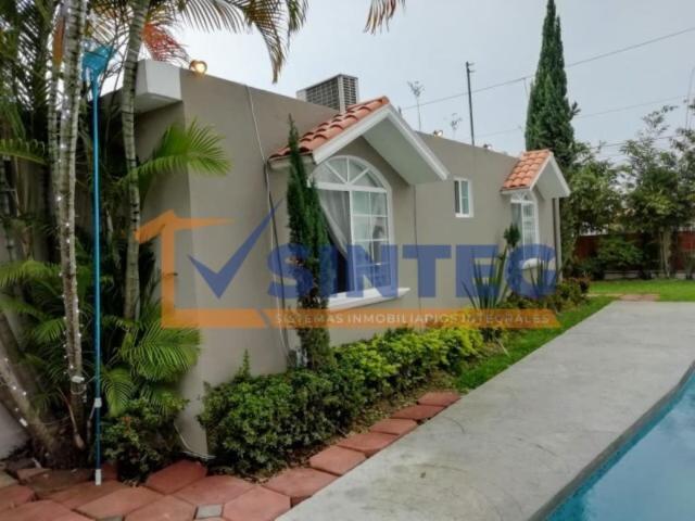 Venta casa de un nivel amueblada, con alberca ubicada en la Colonia: Bosques Santa Elena en Poza Ric