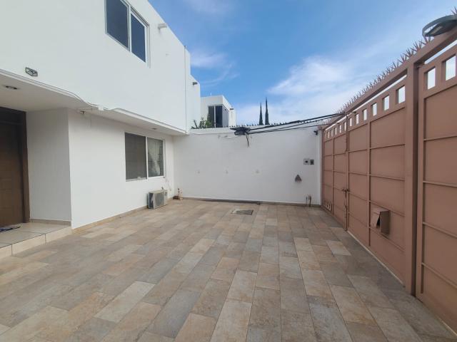 CASA EN RENTA EN SANTA FE CORREGIDORA