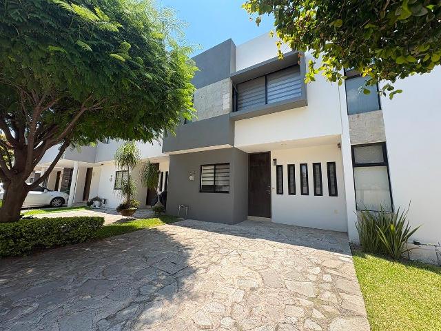 Casa en renta en Santillana Residencial