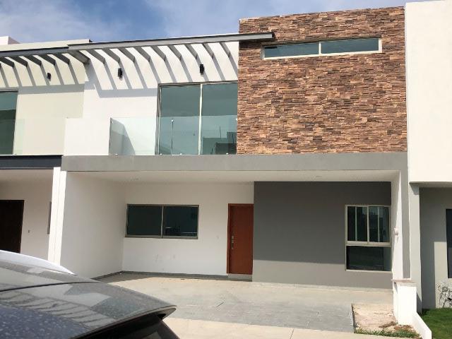 CASA EN RENTA EN SOLARES, COTO FONTEÉ