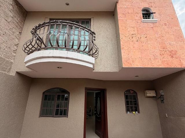 Casa en Renta en Tesistán | 3 Recámaras y Estudio | A 1 Cuadra de Av. Juan Gil