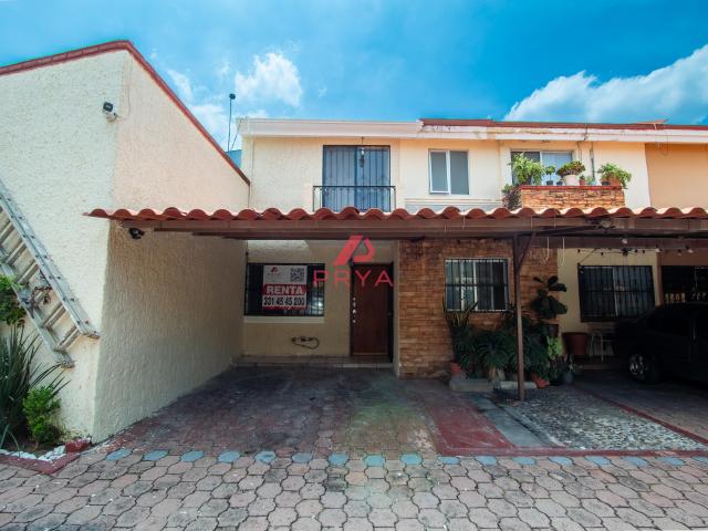 Casa en Renta en Tepeyac, Zapopan en Coto Privado con Estudio