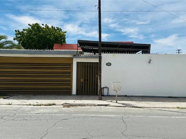 CASA EN RENTA EN TORREON JARDIN EN AV CENTRAL