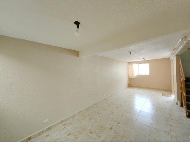 CASA EN RENTA EN TRIANGULO DE LAS AGUJAS / 65M2 / VIGILANCIA