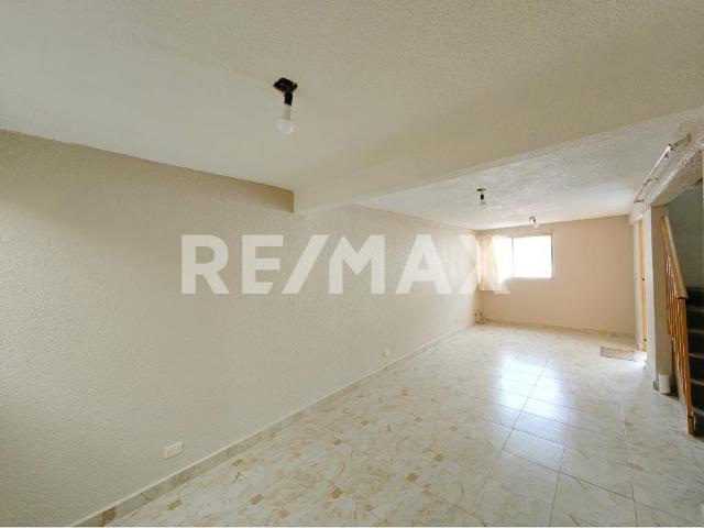 CASA EN RENTA EN TRIANGULO DE LAS AGUJAS / 65M2 / VIGILANCIA
