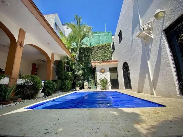 Casa en renta en una privada con portón eléctrico en Lomas de Cortes