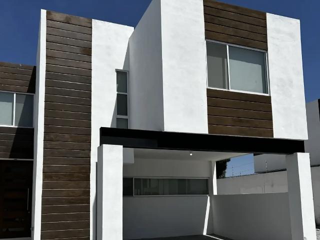 CASA EN RENTA AL NORORIENTE DE SALTILLO