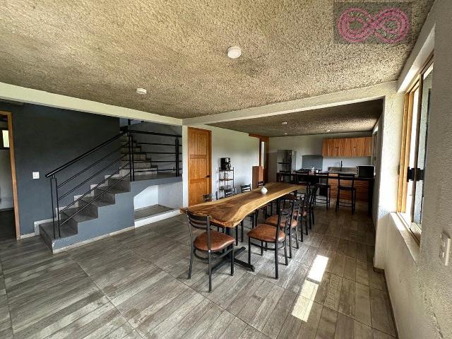 Casa en renta en Valle de Bravo con amplio jardín y excelente espacio
