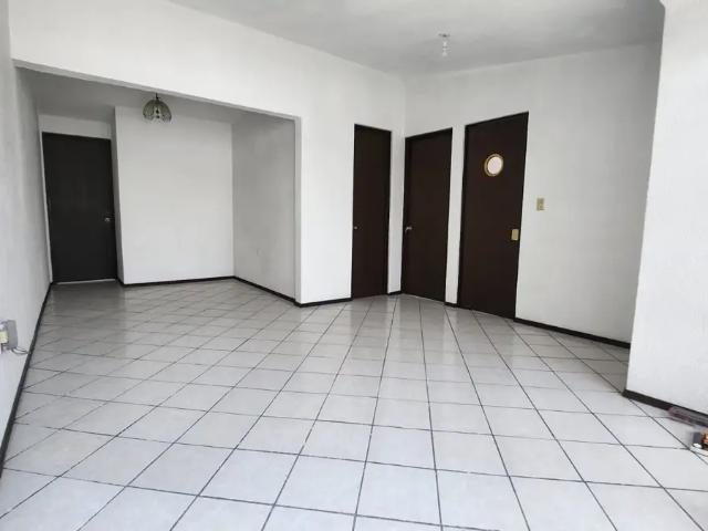 Casa en Renta en Valle de los Pinos, Tlalnepantla de Baz con Gas Natural y Excelente Ubicación
