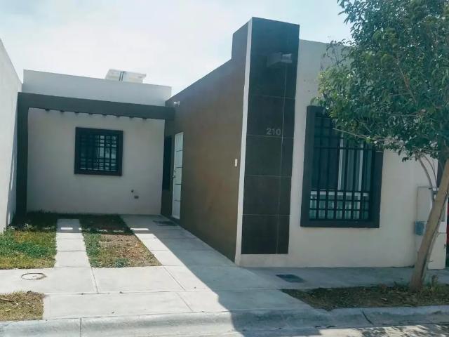 Casa en RENTA en Valle del Oriente Sec. D