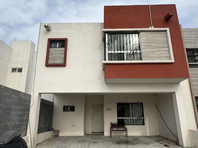 Casa en RENTA en Valle del Oriente Sector C