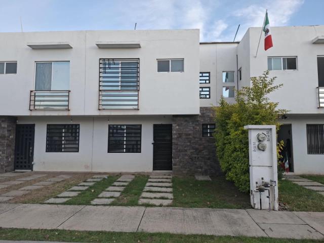CASA EN RENTA EN VALLE DEL ROBLE, LE?N, GTO. ZONA SUR. CERCA DEL HOSPITAL DE ALTA ESPECIALIDAD Y LA UTL