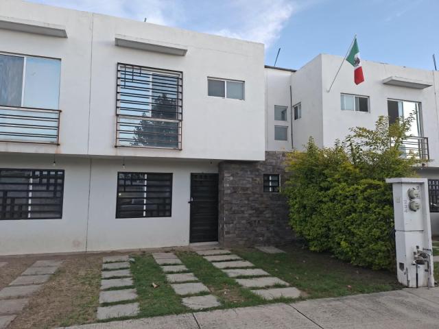 CASA EN RENTA EN VALLE DEL ROBLE, LE?N, GTO. ZONA SUR. CERCA DEL HOSPITAL DE ALTA ESPECIALIDAD Y LA UTL