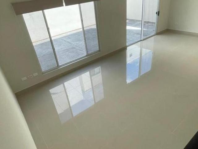 CASA EN RENTA EN VALLE PONIENTE