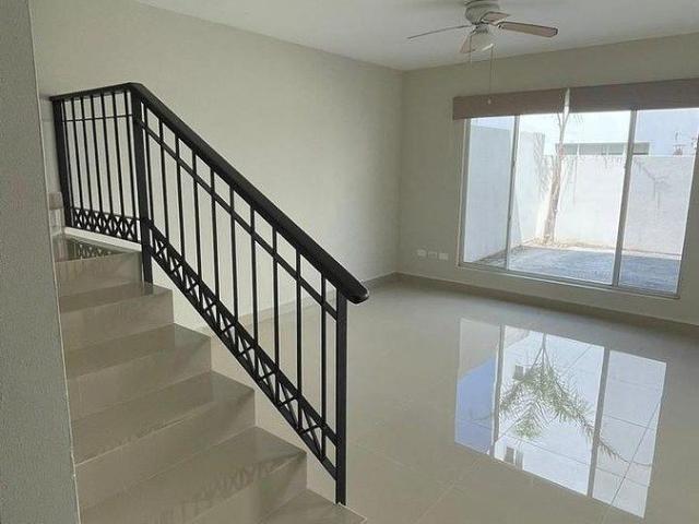 CASA EN RENTA EN VALLE PONIENTE