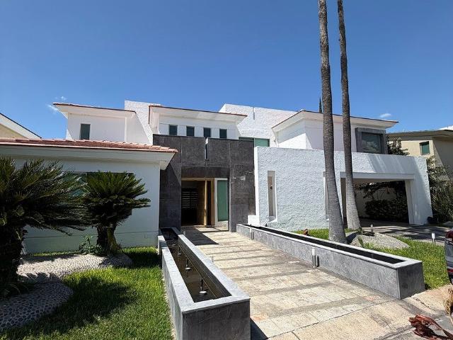 Casa en renta en valle real
