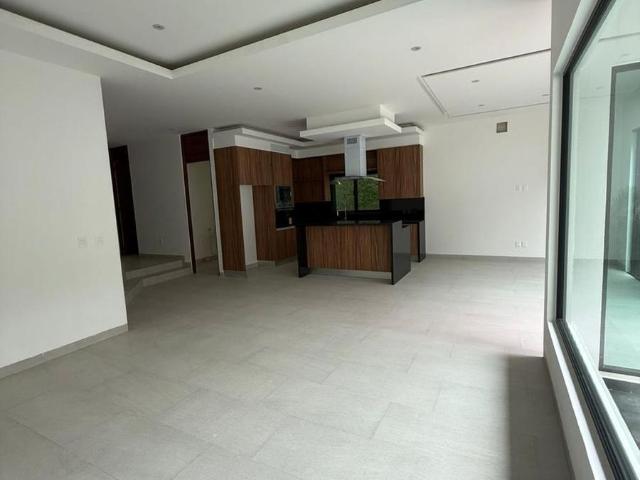 Casa en Renta en Via Cumbres