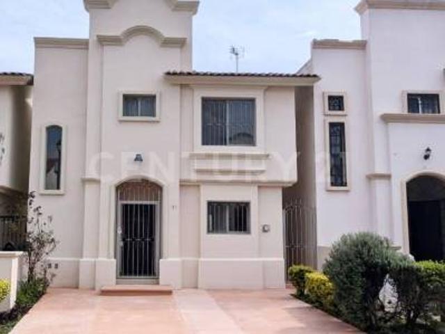 Casa en renta en Villa California