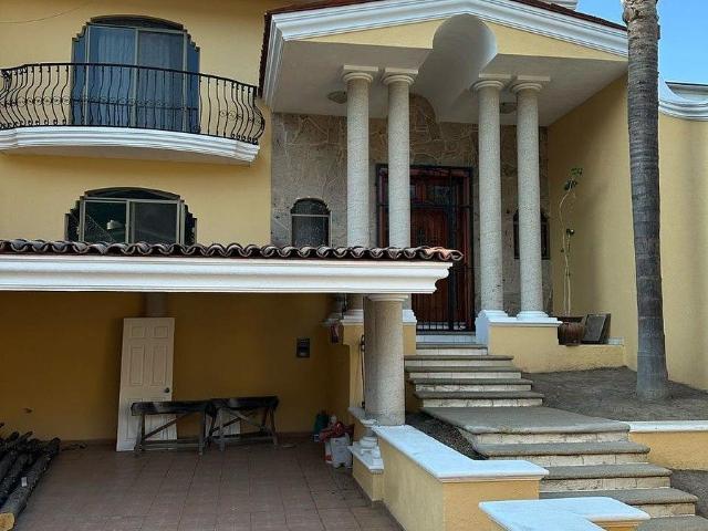 CASA EN RENTA en Villa Universitaria