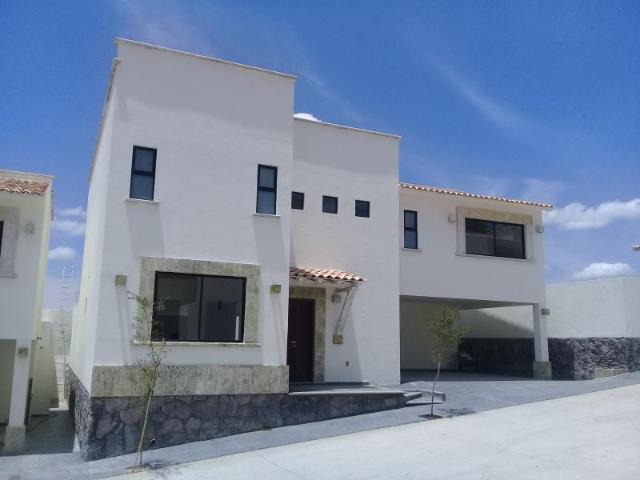 CASA AMPLIA EN PRIVADA, VILLAS DE IRAPUATO