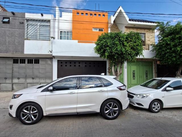 CASA EN RENTA EN VILLAS DE LAS TORRES ? TOTALMENTE REMODELADA