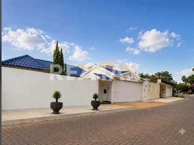 CASA EN RENTA EN VILLAS DEL MESON