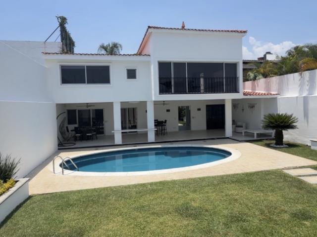 Casa en Renta en Vista Hermosa, Cuernavaca | Zona Dorada, Alberca, Seguridad 24/7 y Bungalows