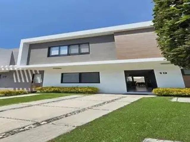 Casa En Renta En Zákia | 3 Recámaras | Mantenimiento Incluid
