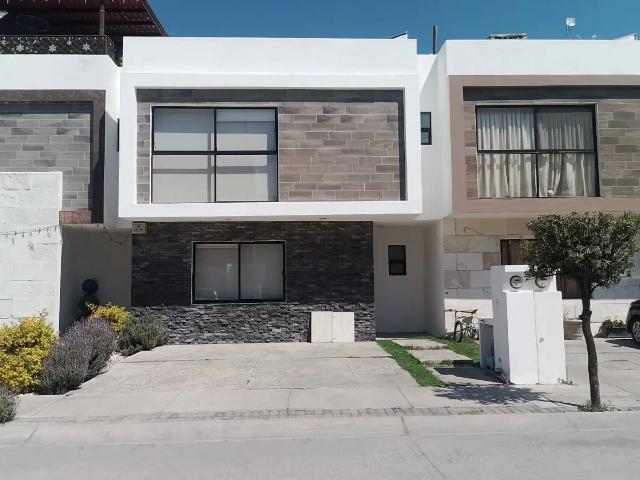 Casa en RENTA! EN ZANA RESIDENCIAL