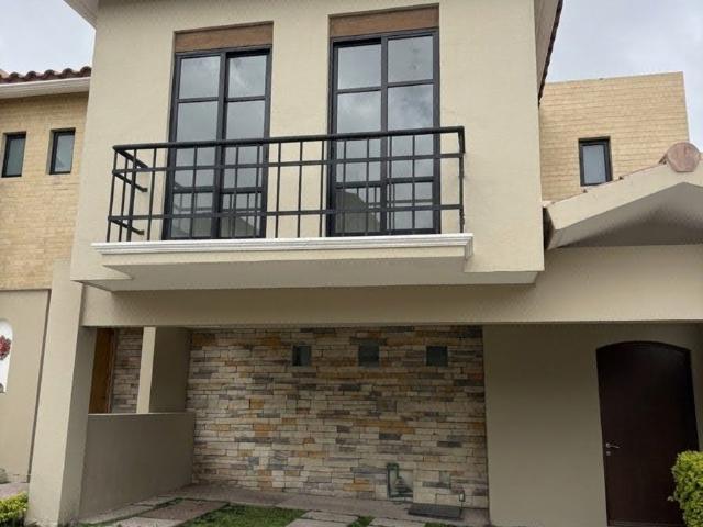Casa en renta en Zibata soneto