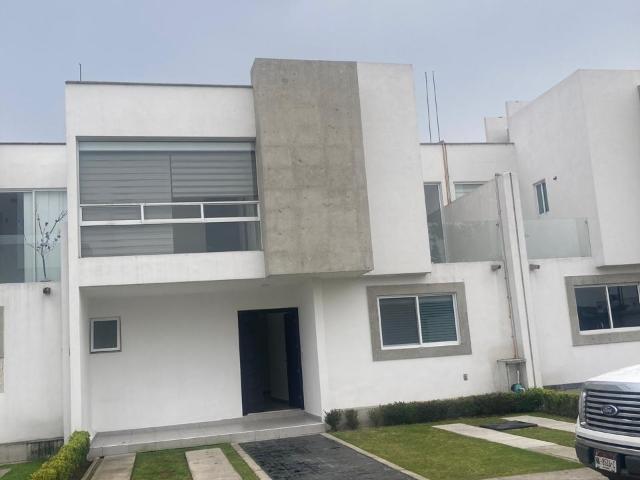 CASA EN RENTA EN ZINACANTEPEC