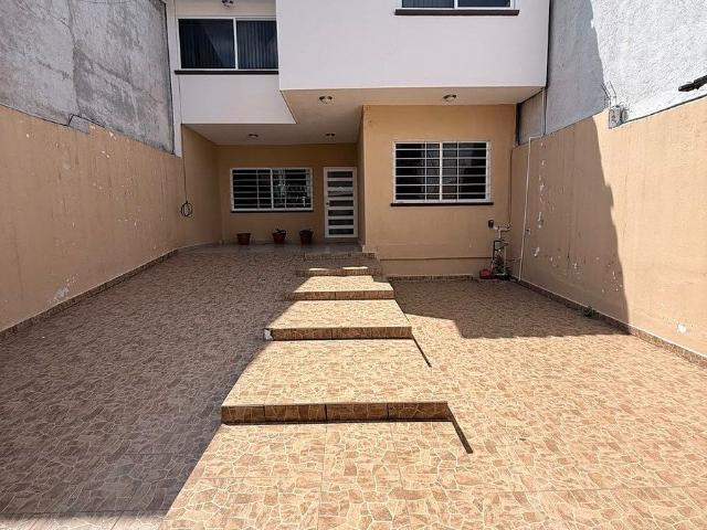 CASA EN RENTA EN 4TA OTE PTE